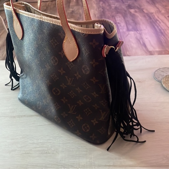 Fringe Tote - Picture 3 of 5